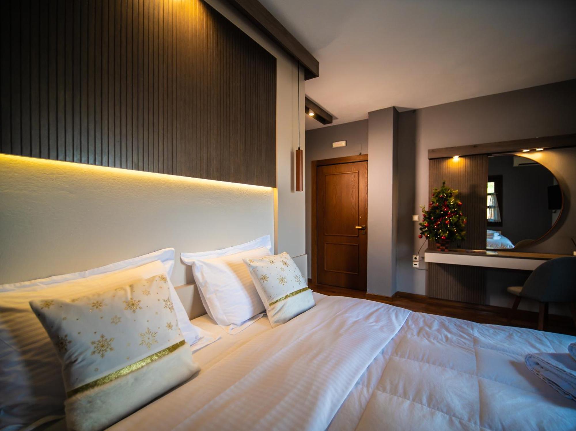 Erofili Hotel & Suites ปอร์เตเรีย ภายนอก รูปภาพ