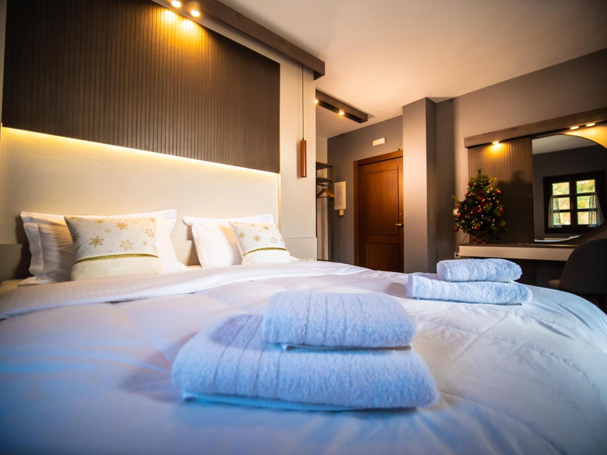 Erofili Hotel & Suites ปอร์เตเรีย ภายนอก รูปภาพ
