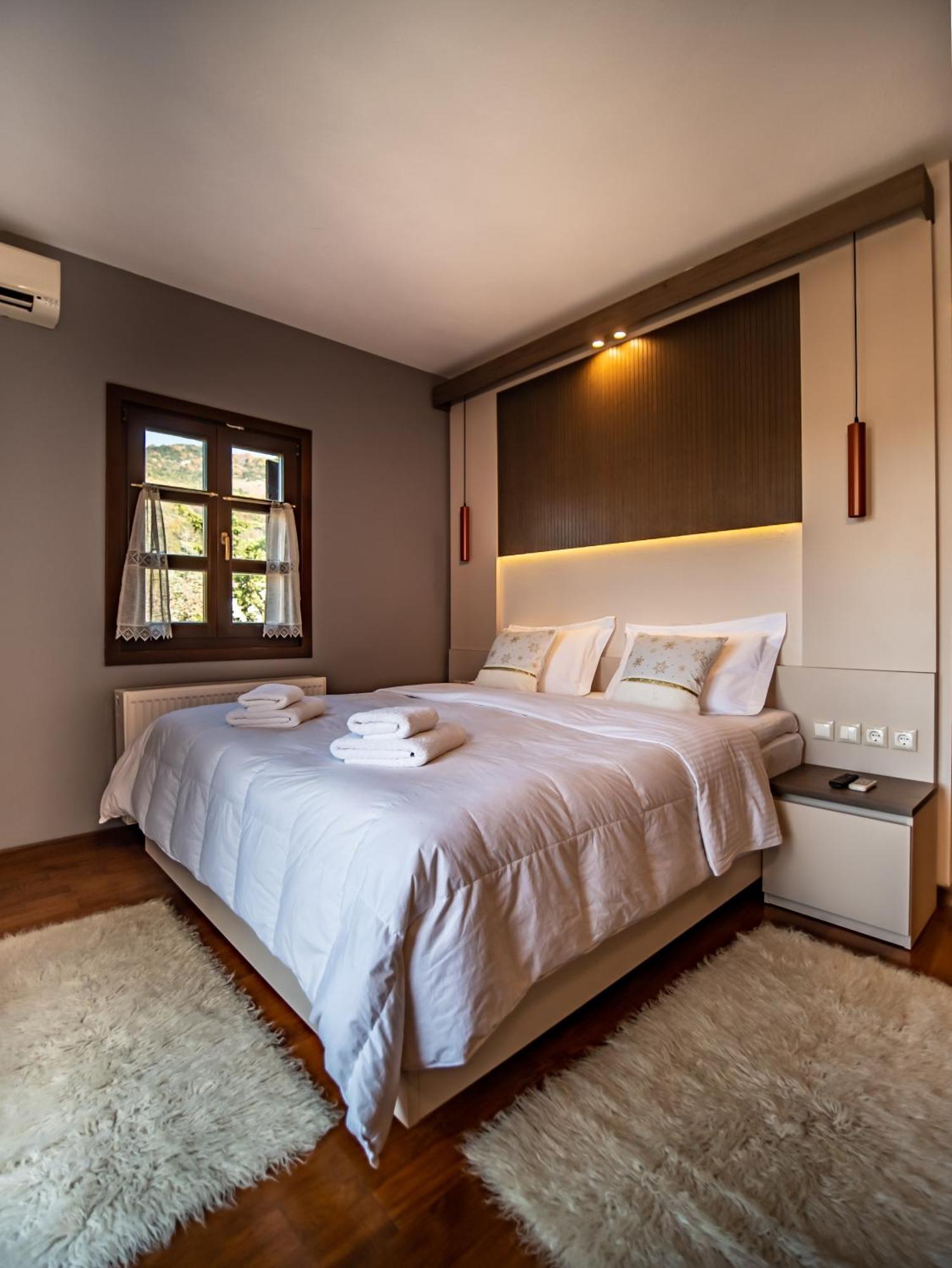 Erofili Hotel & Suites ปอร์เตเรีย ภายนอก รูปภาพ