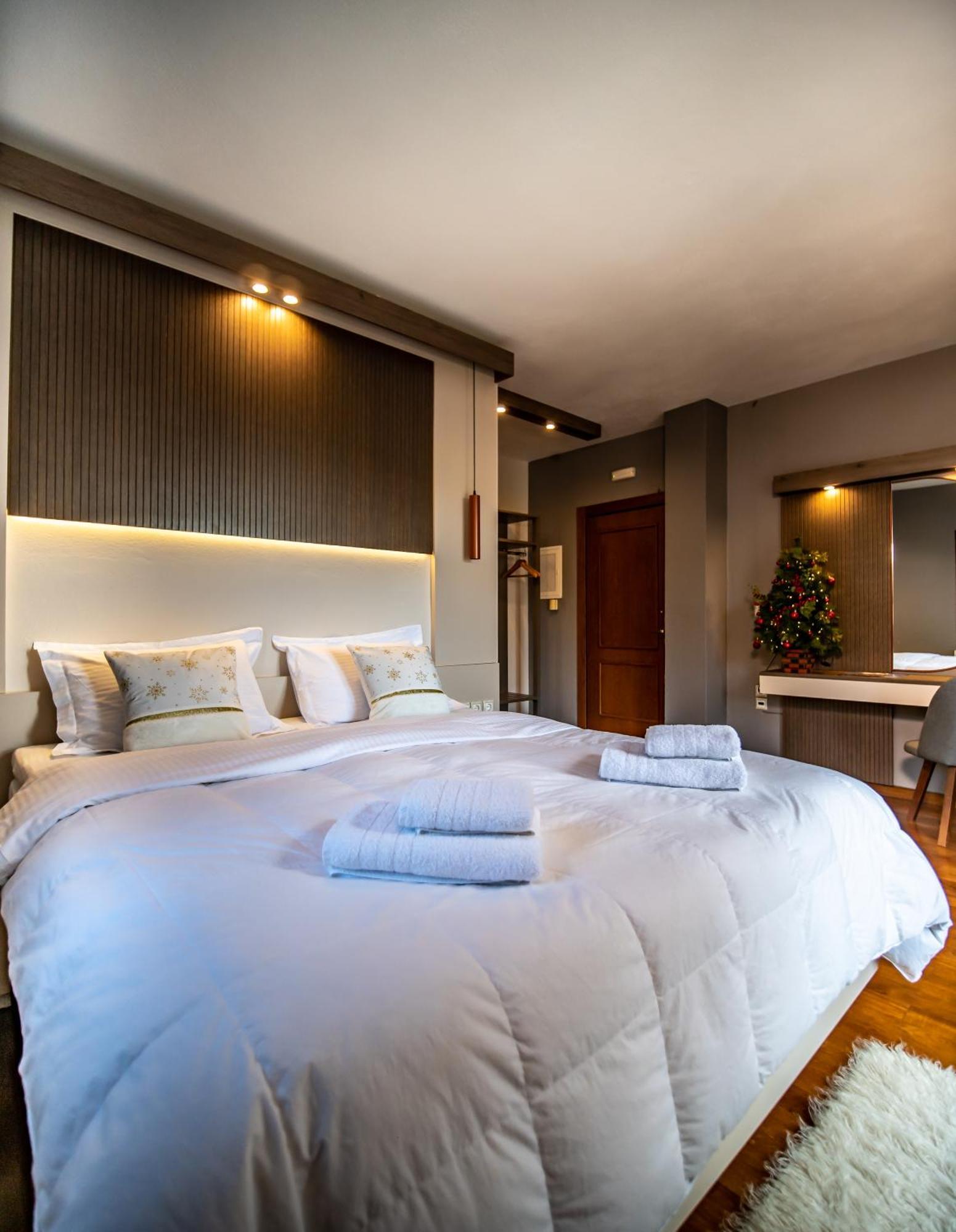 Erofili Hotel & Suites ปอร์เตเรีย ภายนอก รูปภาพ