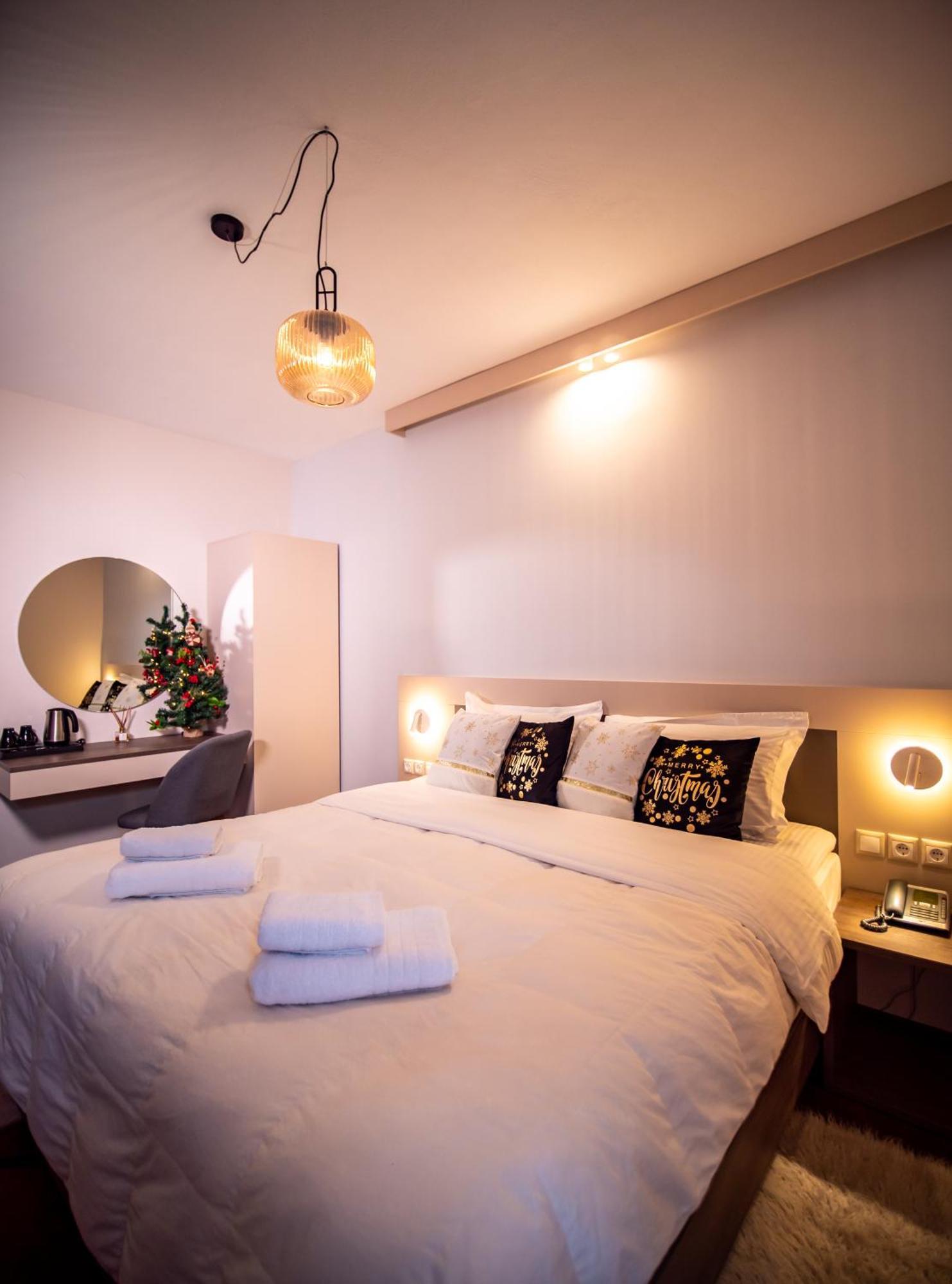 Erofili Hotel & Suites ปอร์เตเรีย ภายนอก รูปภาพ